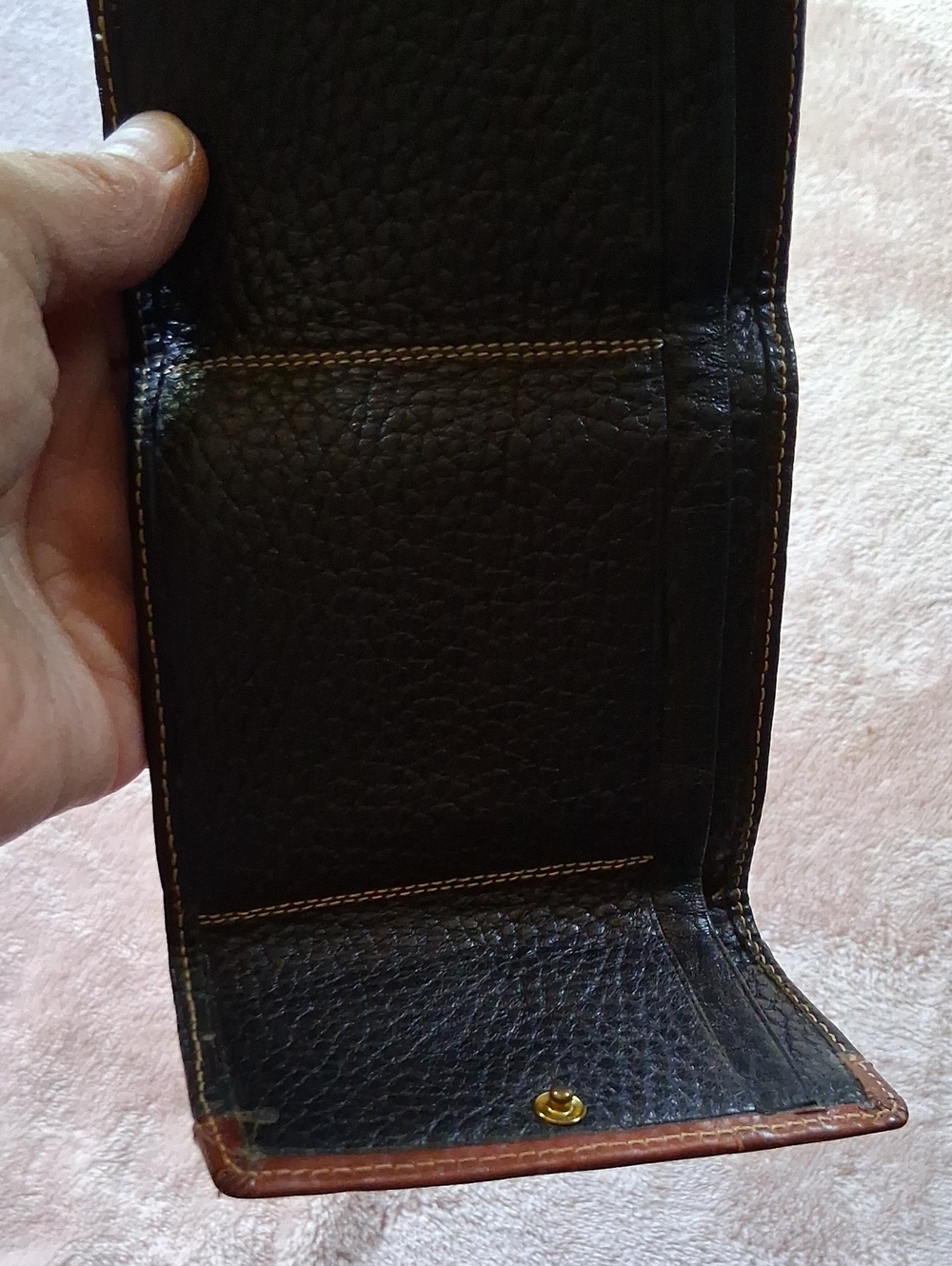 Black and Brown Leather Bifold Wallet with Embossed Crest - Picture 5 of 8